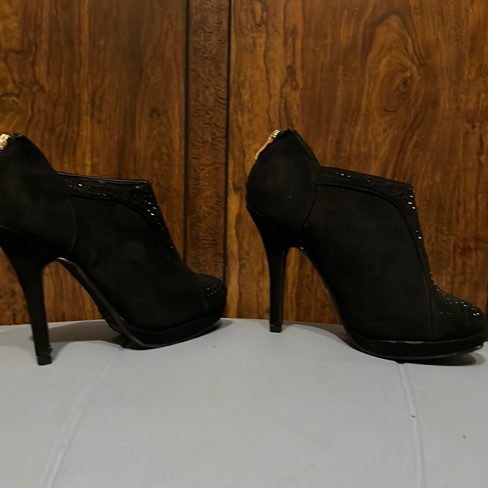 DBDK suede zip back bootie shoe